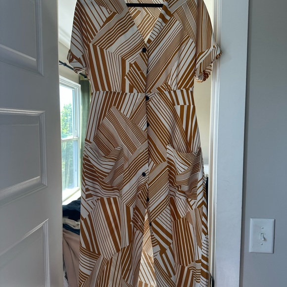 Lush Dresses & Skirts - Lush brown and cream button down short sleeve dress- M